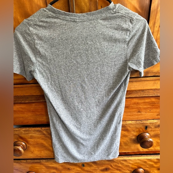 Grey TNA vneck tshirt size XXS - Picture 3 of 3